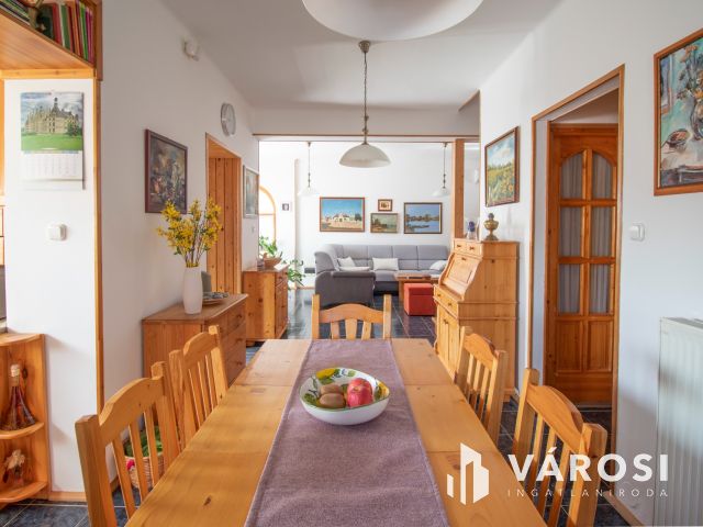 Kiváló állapotú, hőszigetelt, otthonos családi ház