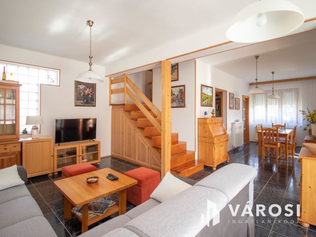 Kiváló állapotú, hőszigetelt, otthonos családi ház