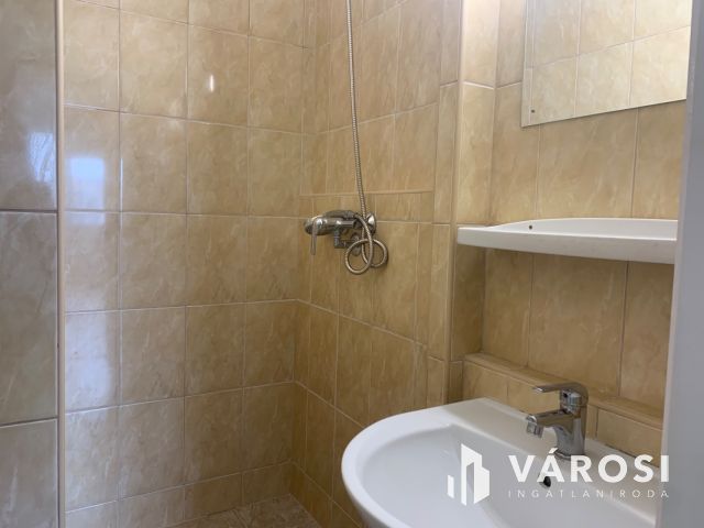 Derék utcán eladó egy  felújított, panorámás lakás