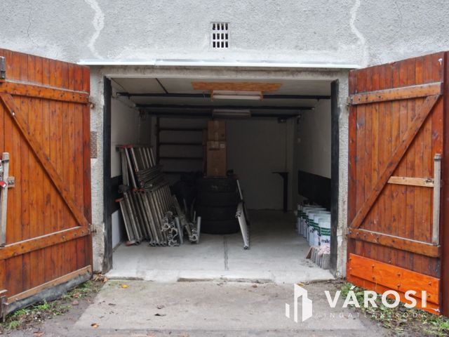 Felújított, rendezett garázs eladó Újszgeden
