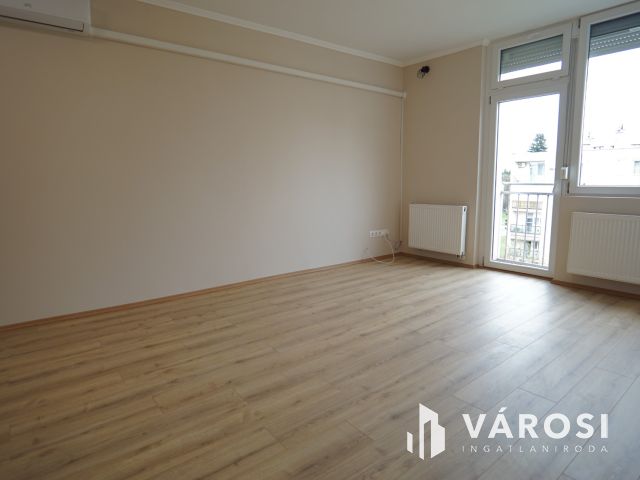 Platán soron, felújított cirkós lakás!