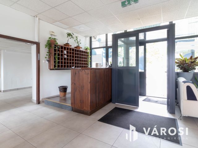 16 m2-es iroda kiadó Fáy utcai irodaépületben