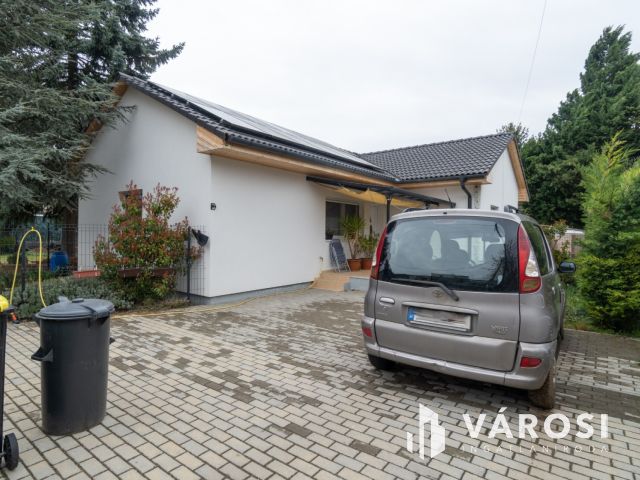 Két lakrészes családi ház Szabadifürdőn