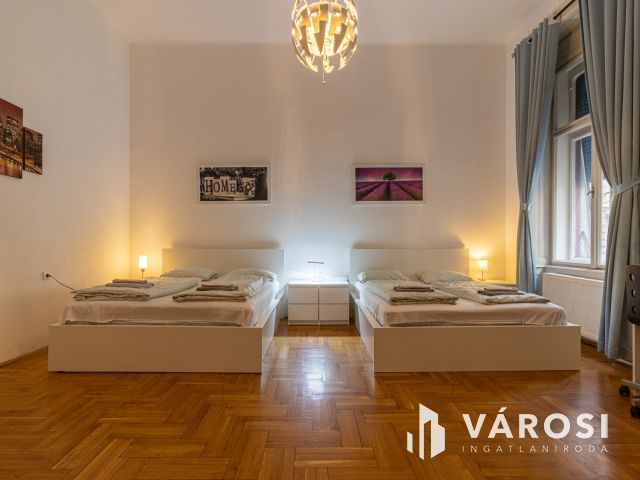 Jó állapotú magasföldszinti lakás az Urániánál!