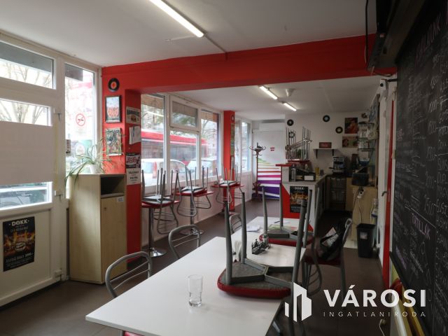 Szilléri sugárúton üzlethelyiség kiadó.