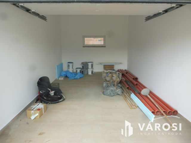 Újszegedi,nyugis,zöld-környezetben ház eladó.