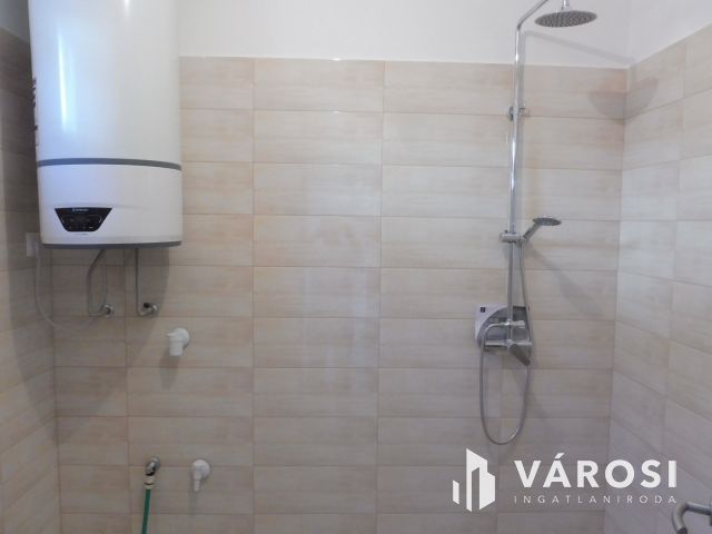 Újszegedi,nyugis,zöld-környezetben ház eladó.