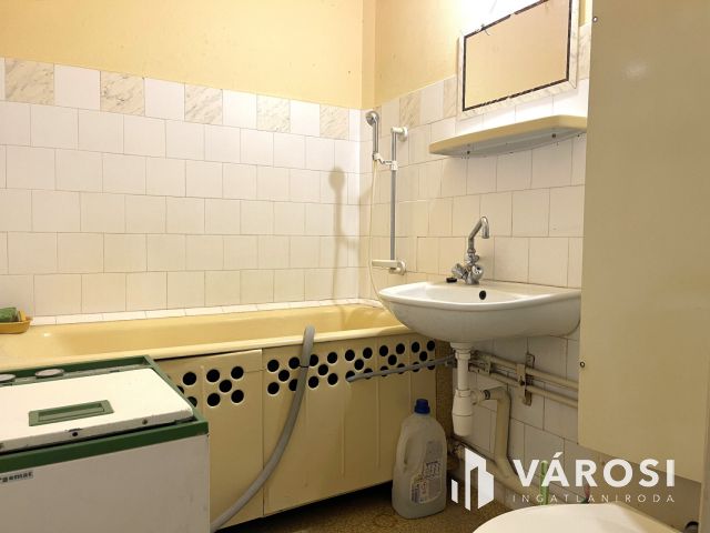 1,5 szobás erkélyes panel a Lencsésin