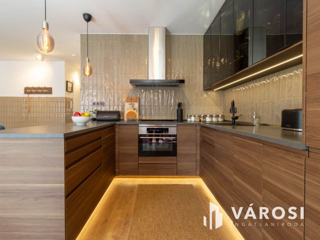 Ugorj le egy színdarabra