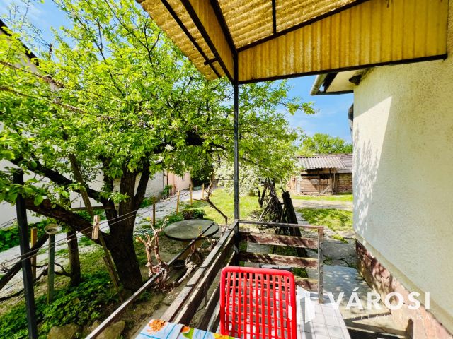 Felújítandó kádár kocka Balatonszárszón