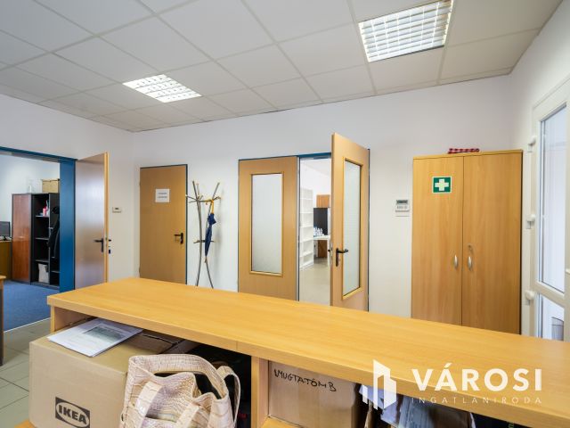 Kiadó, földszinti, napfényes iroda Zuglóban |