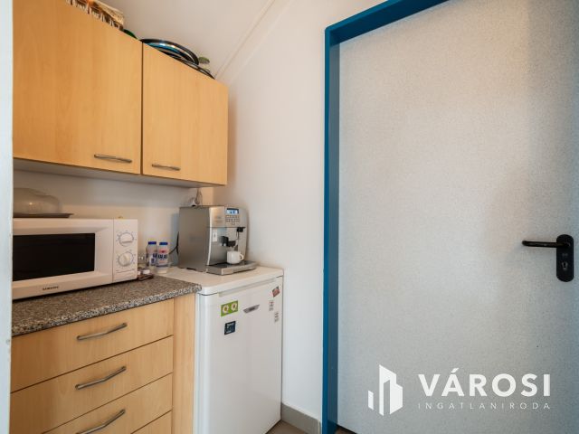 Kiadó, földszinti, napfényes iroda Zuglóban |