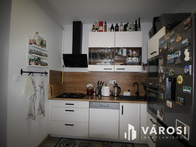 Felújított, 2 szobás házikó, pici kertel Szombathelyen