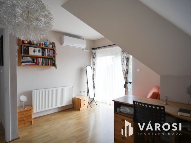 Exkluzív stílusos családi ház dupla garázzsal eladó