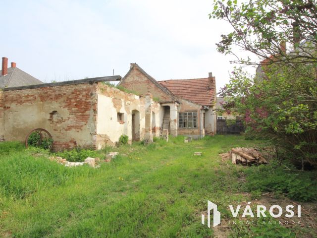 Felújítandó ház, vagy építési telek Csepregen