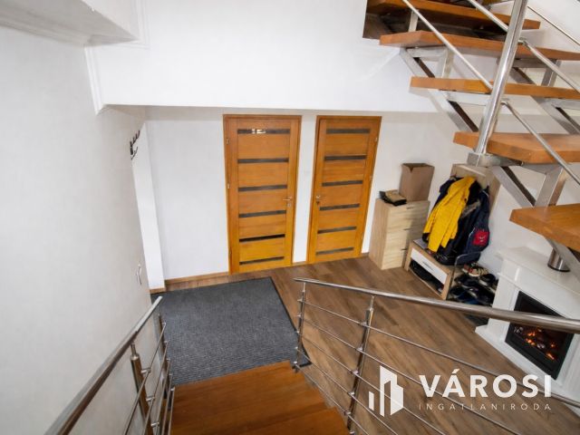 295 nm csomagolóüzem + 157 nm prémium lakótér