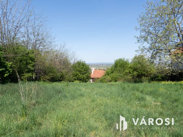 Panorámás telek Pomázon