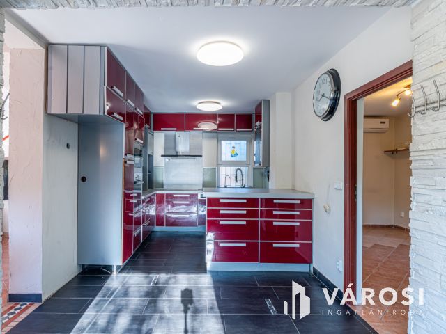 Medencés ház Gyálaréten