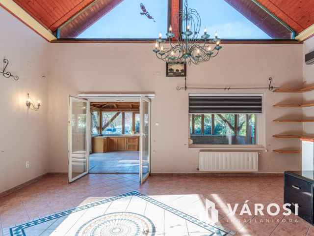 Medencés ház Gyálaréten