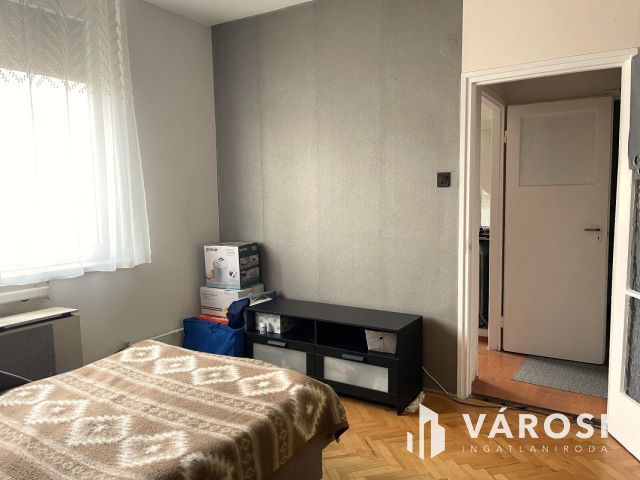 Lakható, kiadható vagy felújítható 2 szobás erkélyes lakás