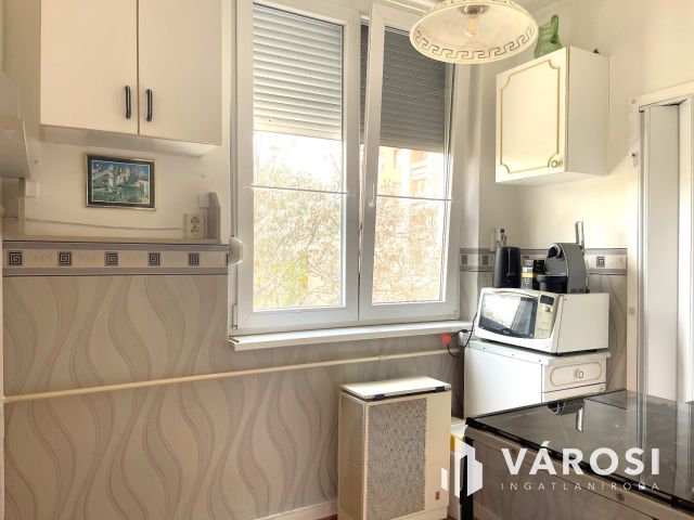 Lakható, kiadható vagy felújítható 2 szobás erkélyes lakás