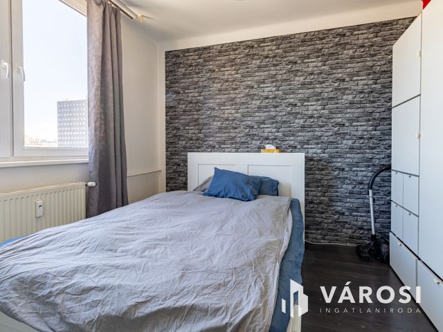 Ecseri úti metrónál, csúsztatott zsalus,erkélyes lakás eladó