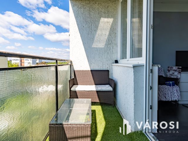 Ecseri úti metrónál, csúsztatott zsalus,erkélyes lakás eladó