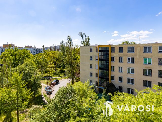 Ecseri úti metrónál, csúsztatott zsalus,erkélyes lakás eladó