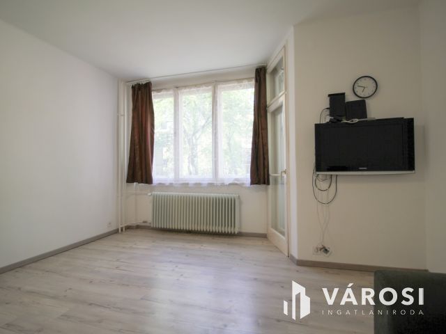 Parkra néző garzonlakás kiadó Óbudán