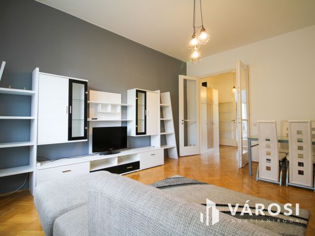 Budai hegyekre néző panorámás lakás kiadó