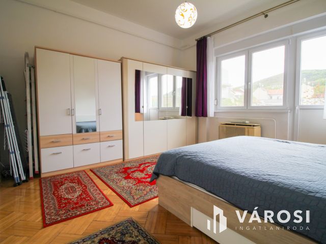 Budai hegyekre néző panorámás lakás kiadó