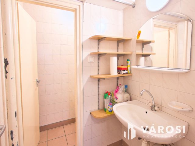 Belvárosi, 60 m2-es üzlethelyiség kiadó