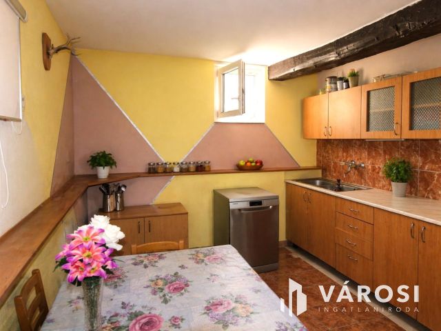 Napelemes családi ház + külön lakóegység Noszlopon