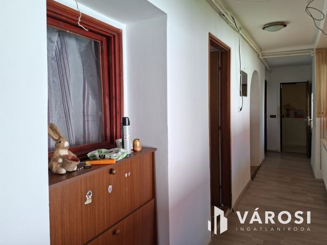 Napelemes családi ház + külön lakóegység Noszlopon