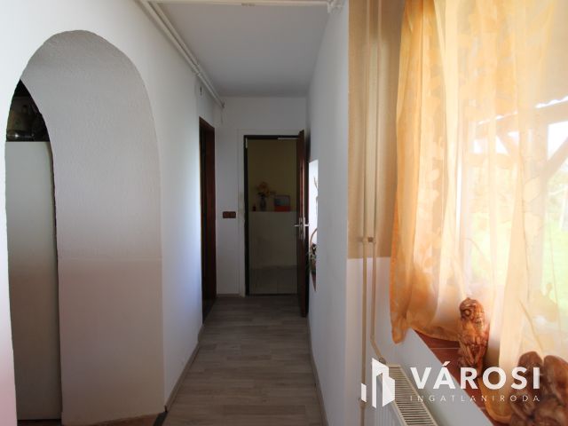 Napelemes családi ház + külön lakóegység Noszlopon