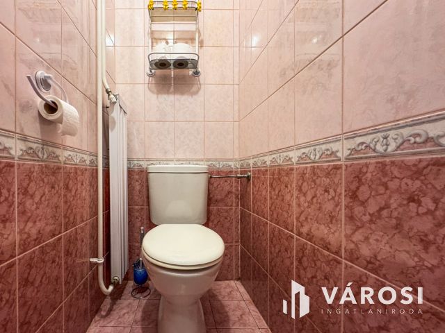 Napfényes belvárosi ház mindenhez közel