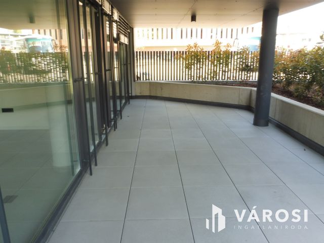 5 Csillagos földszinti lakás Újszegeden Kiadó.