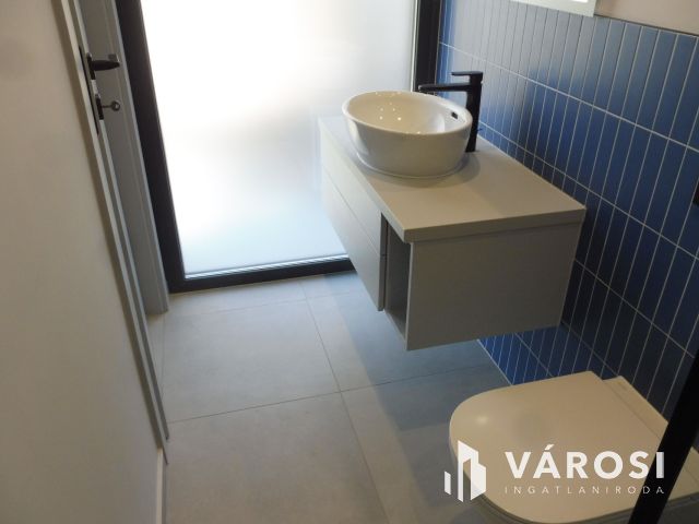 5 Csillagos földszinti lakás Újszegeden Kiadó.