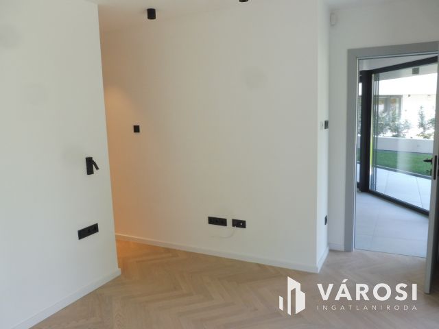 5 Csillagos földszinti lakás Újszegeden Kiadó.