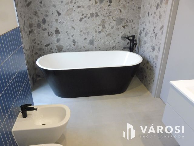 5 Csillagos földszinti lakás Újszegeden Kiadó.