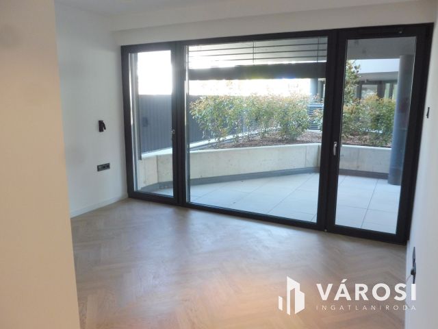 5 Csillagos földszinti lakás Újszegeden Kiadó.