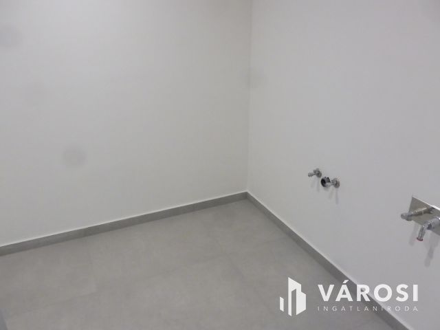 5 Csillagos földszinti lakás Újszegeden Kiadó.