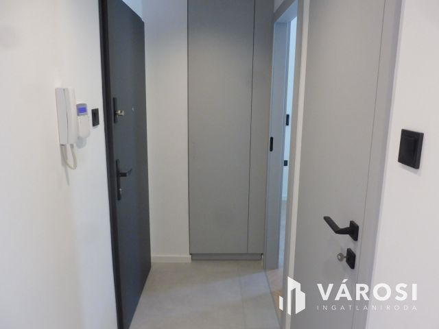 5 Csillagos elsőemeleti lakás Újszegeden Kiadó.