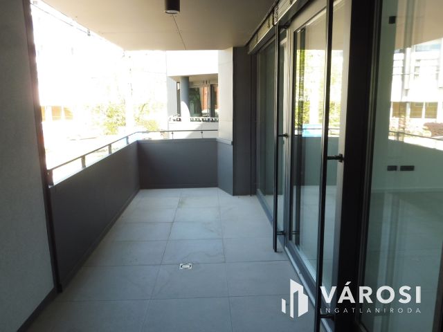 5 Csillagos elsőemeleti lakás Újszegeden Kiadó.