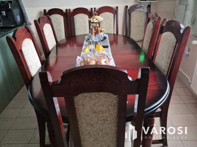 Nyíregyházán eladó 5 szobás  ház , sok lehetőséggel