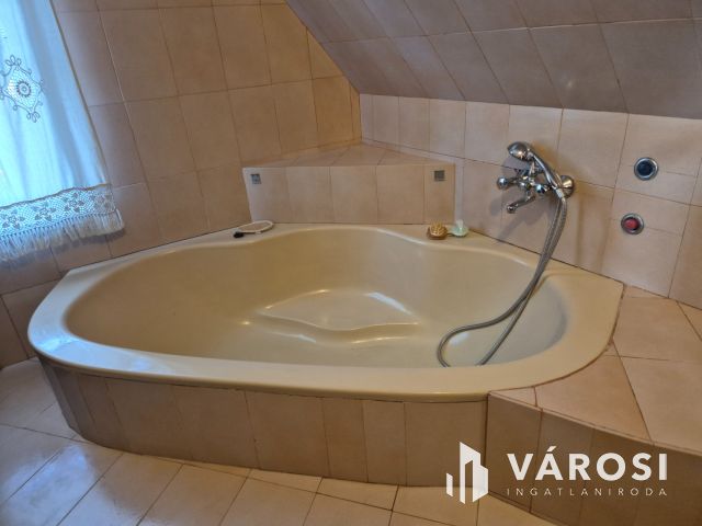 Nyíregyházán eladó 5 szobás  ház , sok lehetőséggel