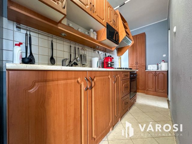 Kemerovón felújított, erkélyes lakás kiadó!