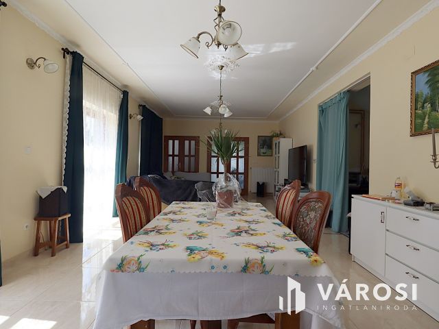 Tágas családi otthon hatalmas telekkel Mezőkövesden