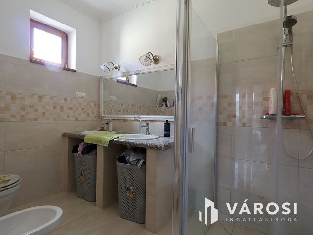 Tágas családi otthon hatalmas telekkel Mezőkövesden