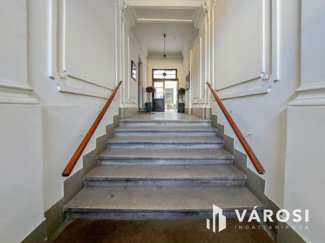 A Nyugati szomszédságában, csendes házban, felújított lakás